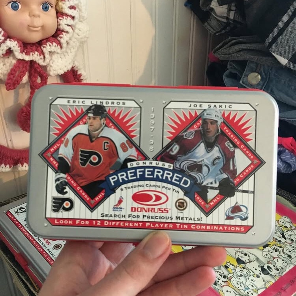 1998 D O N R U S S hockey card tin